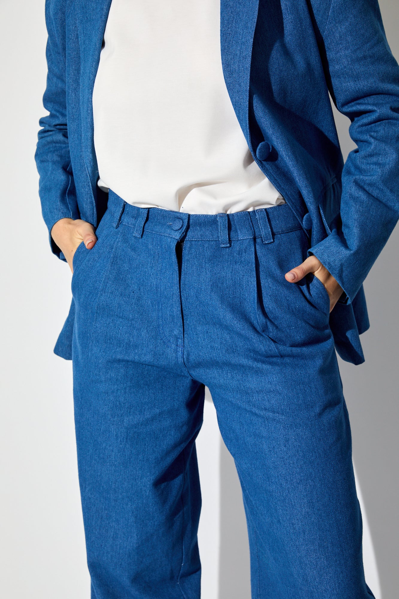 JHONSON SUIT