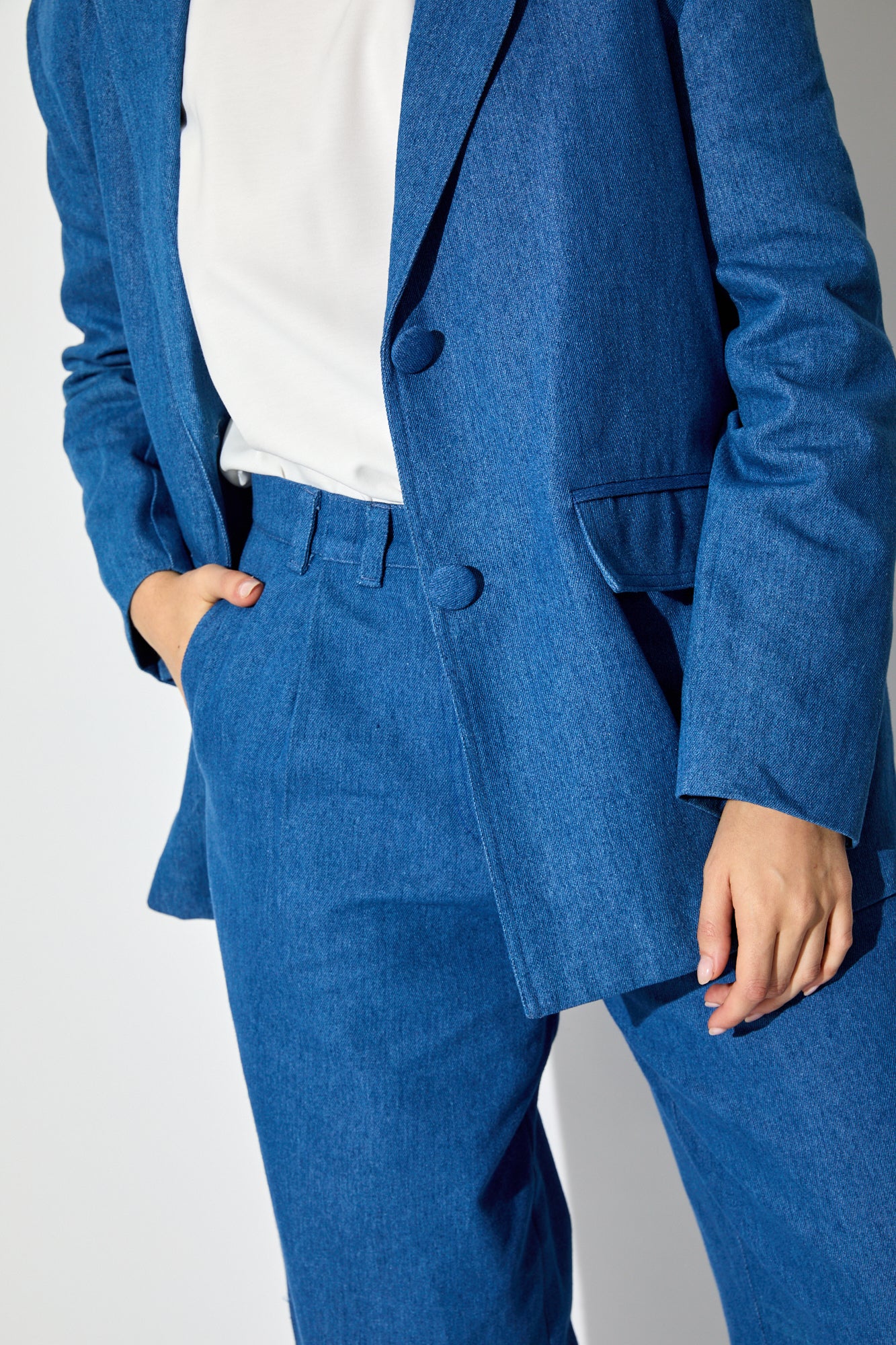 JHONSON SUIT